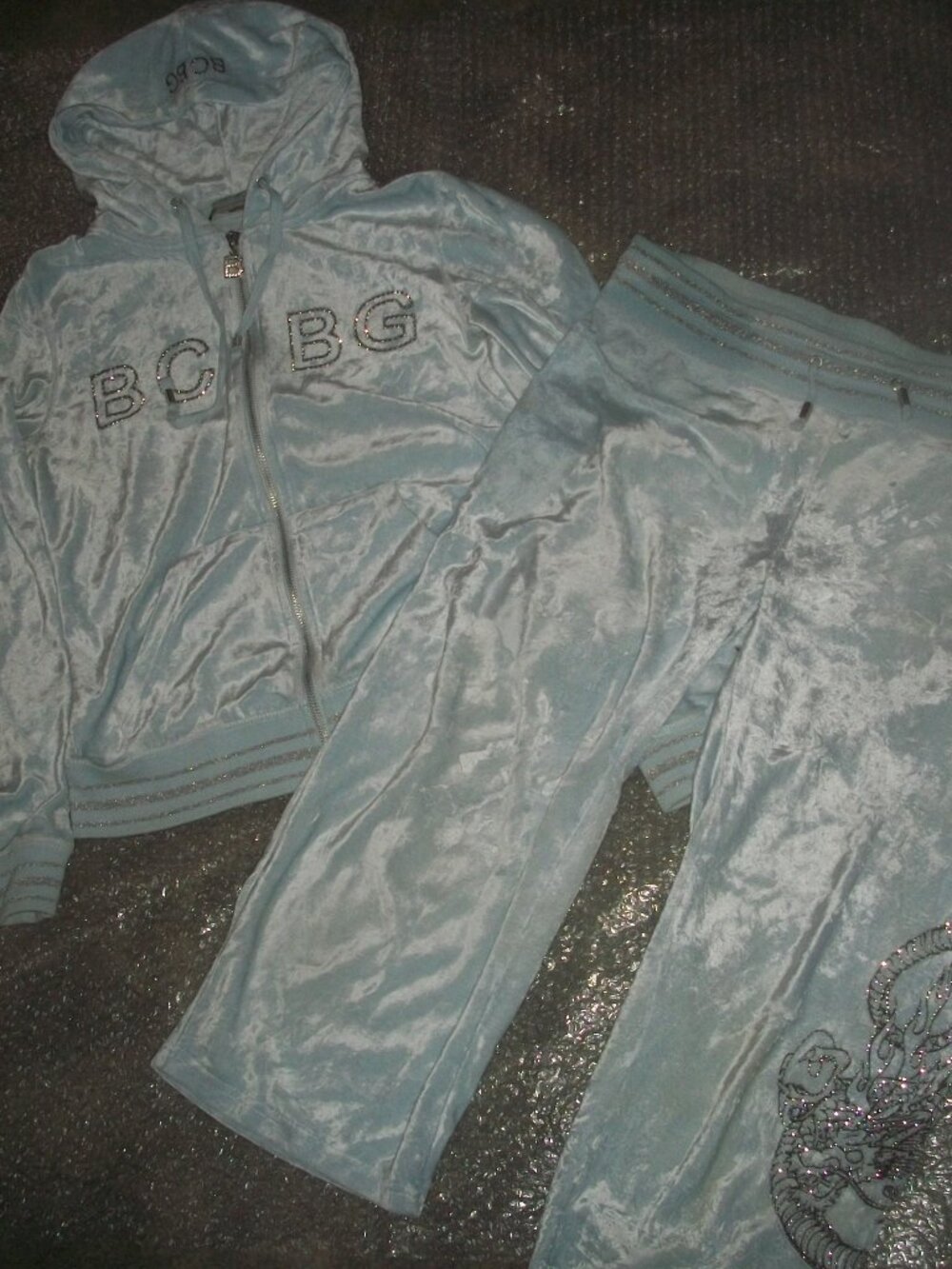 womens BCBG velvet 2 pc. sweatsuit.size large